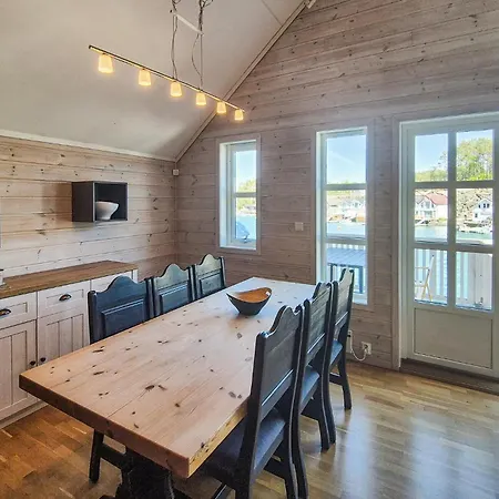 In Auklandshamn Apartment *