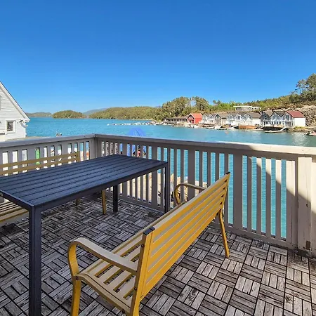 In Auklandshamn Apartment