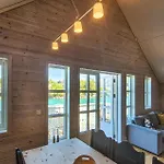 In Auklandshamn アパート Vestvik